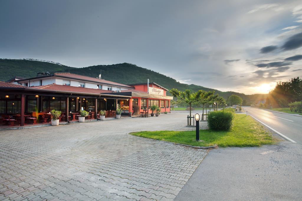 Guesthouse Osterija Branik Zewnętrze zdjęcie